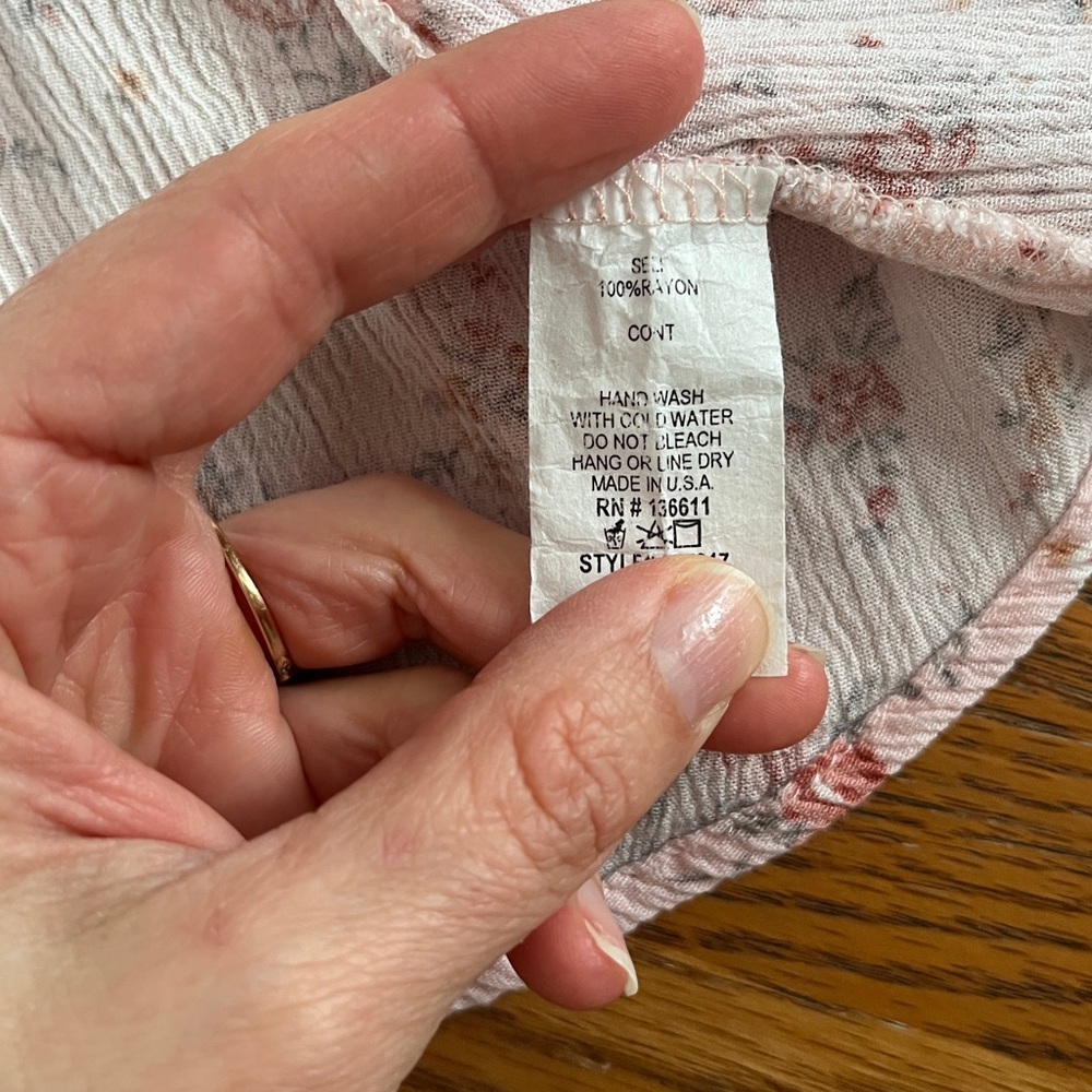 Light pink floral flutter top - Picture 5 of 6
